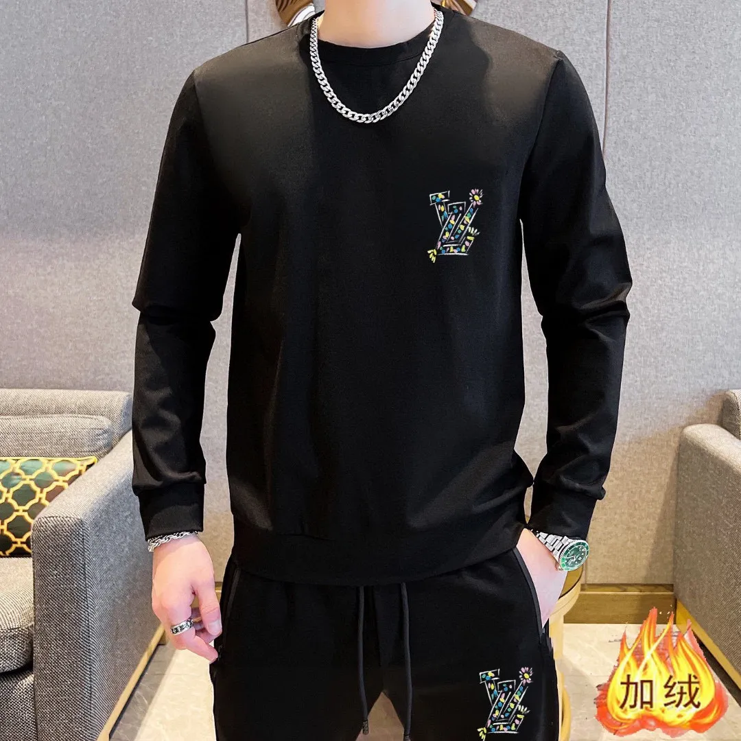 🅿️400 brand [LV Louis Vuitton] (velvet and thickened) 2025 autumn and winter new products, celebrities' favorite fashion-flavored casual suits, clean and neat tailoring, full of urban style. Made of high-quality custom-made fabrics, the lining has excellent thermal insulation effect, feels soft and dry, and the upper body effect is crisp and stylish. The three-dimensional cutting process and the pattern are all of high standards, and the silhouette version has the right benefits! It is not tight at all, and you feel good when you wear it. So many top-quality raw materials create high-end products with unparalleled value. It is the first choice for high-end fashion people. (Size: M-4XL can wear up to 200 pounds)